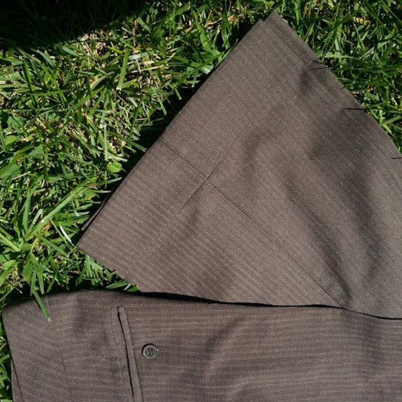 NY & Co. Brown pinstriped trousers w/cuffs size 6P - Picture 7 of 7